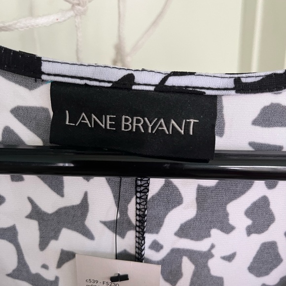 Black and white spring wrap dress!  Versatile and ready when you are! - Picture 1 of 5